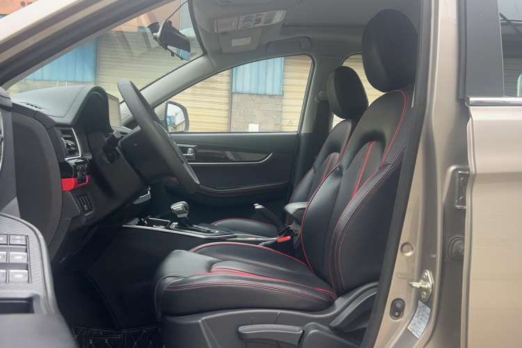 Used FORTHING Joyear X5 2017 Enjoy Series 1.6L CVT Luxury Model Interior 2