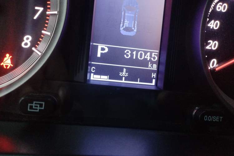 Used FORTHING Joyear X5 2017 Jingxiang Series 1.5T CVT Luxury Model Odometer Close Up