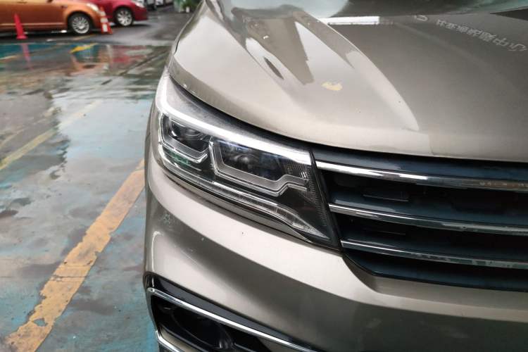 Used FORTHING Joyear X5 2017 Jingxiang Series 1.5T Manual Luxury Model Right Front Headlight