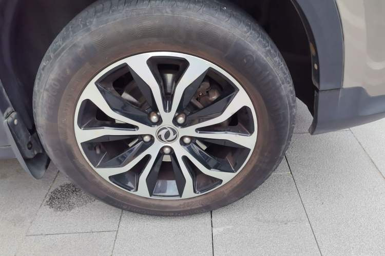 Used FORTHING Joyear X5 2017 1.6L CVT Luxury Model Right Front Wheel Hub