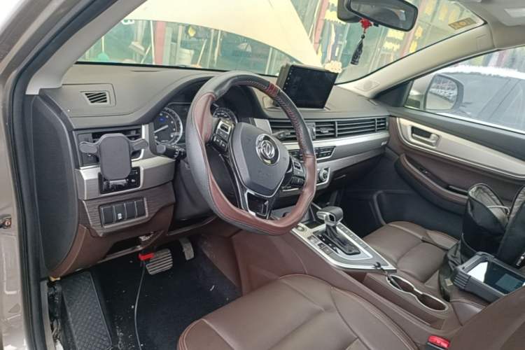 Used FORTHING Joyear X5 2017 Jingxiang Series 1.5T CVT Luxury Model Center Console