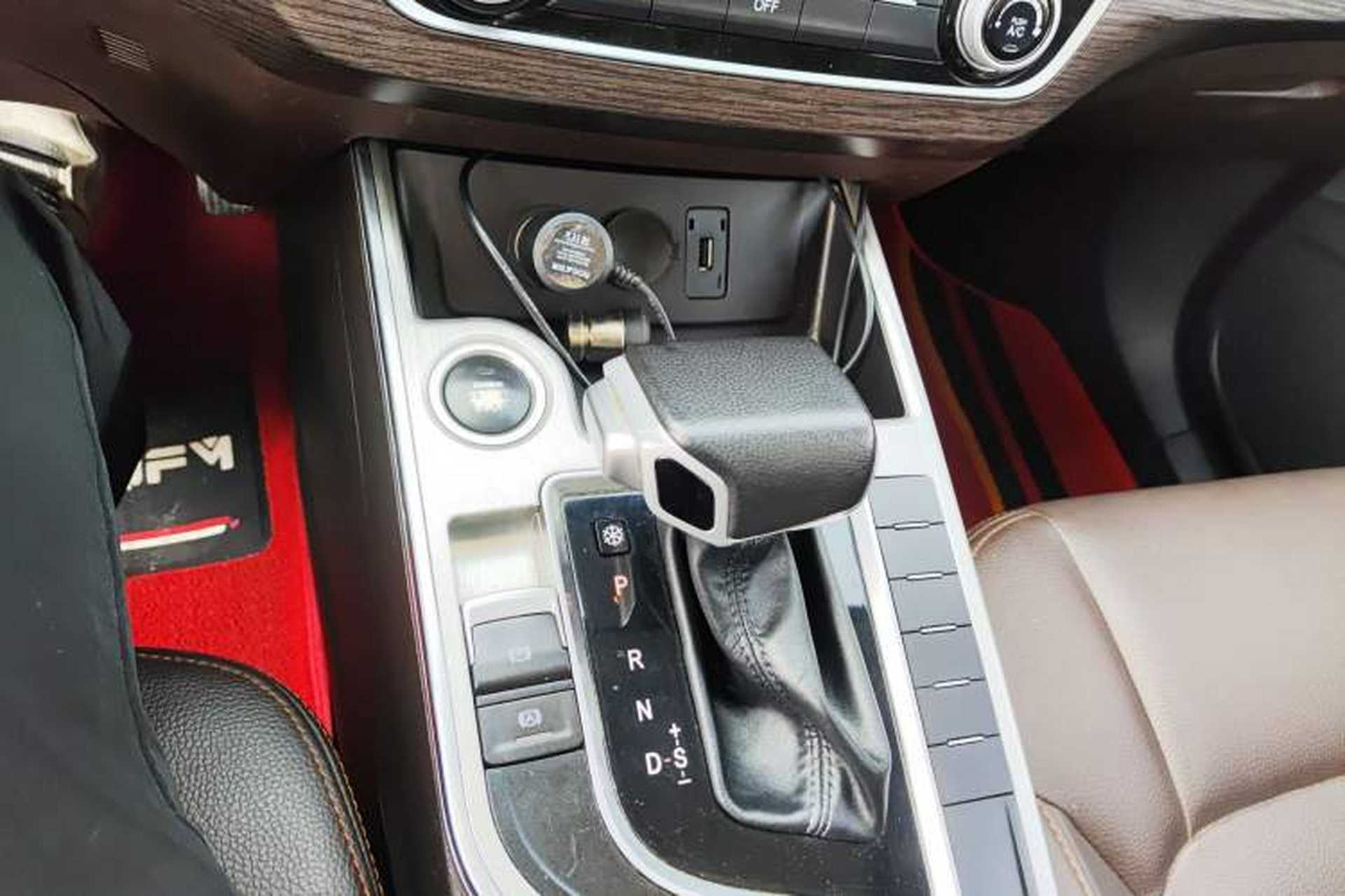 Used FORTHING Joyear X5 2017 Jingxiang Series 1.5T CVT Luxury Model Gear Lever