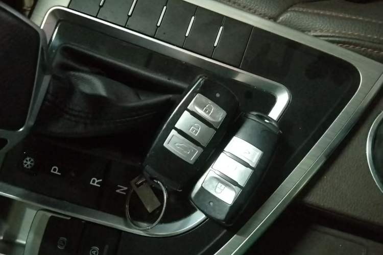 Used FORTHING Joyear X5 2017 Jingxiang Series 1.5T CVT Luxury Model Interior 1
