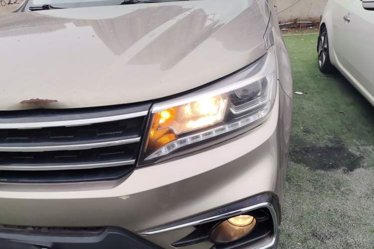Used FORTHING Joyear X5 2017 Jingxiang Series 1.5T CVT Luxury Model Left Front Headlight