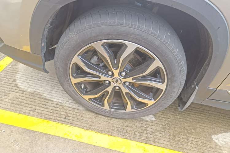 Used FORTHING Joyear X5 2017 Jingxiang Series 1.5T CVT Luxury Model Left Front Wheel Hub