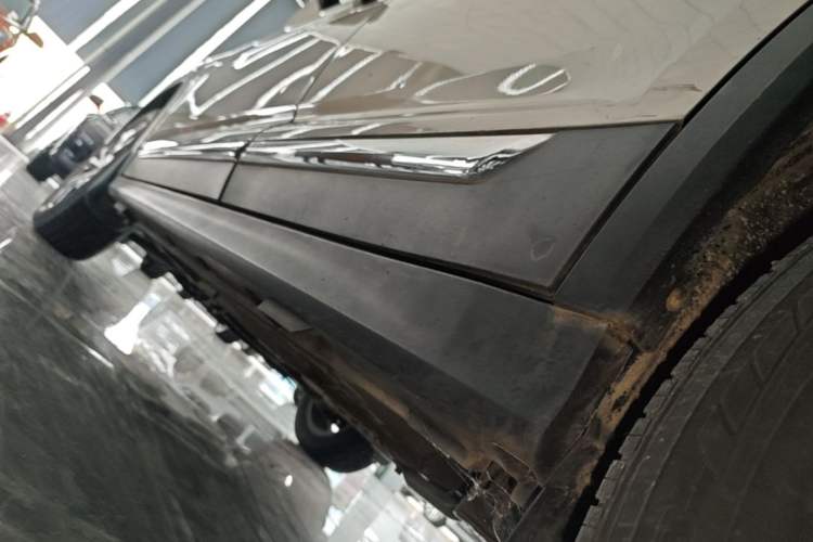 Used FORTHING Joyear X5 2017 1.6L CVT Luxury Model Left Side Sill