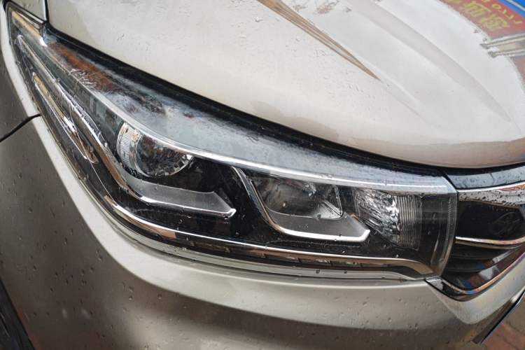 Used FORTHING Joyear X5 2017 Enjoy Series 1.6L CVT Luxury Model Right Front Headlight