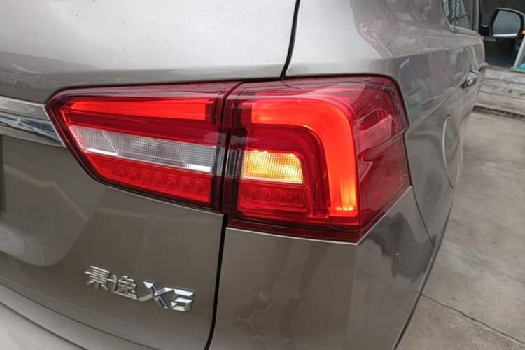 Used FORTHING Joyear X5 2017 Jingxiang Series 1.5T CVT Luxury Model Right Rear Taillight