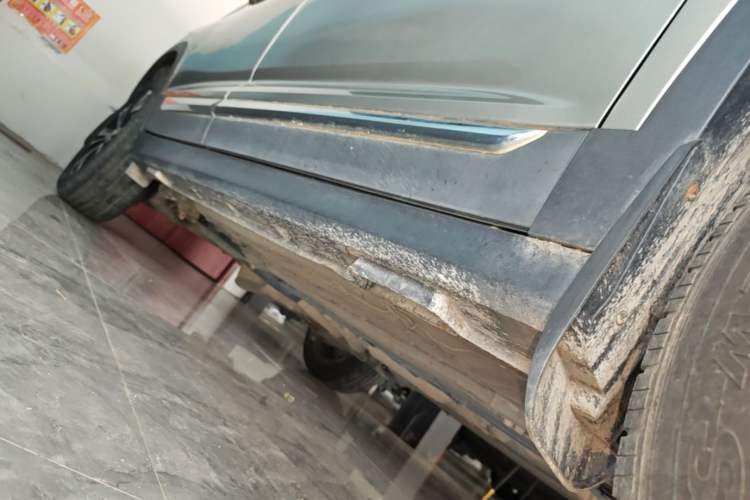 Used FORTHING Joyear X5 2017 1.6L CVT Luxury Model Right Side Sill