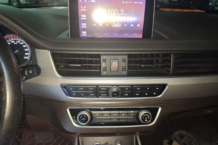 Used FORTHING Joyear X5 2017 1.6L CVT Luxury Model Audio And AC Panel
