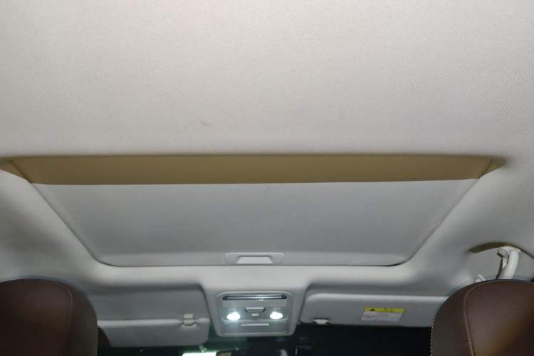 Used FORTHING Joyear X5 2017 1.6L CVT Luxury Model Headliner