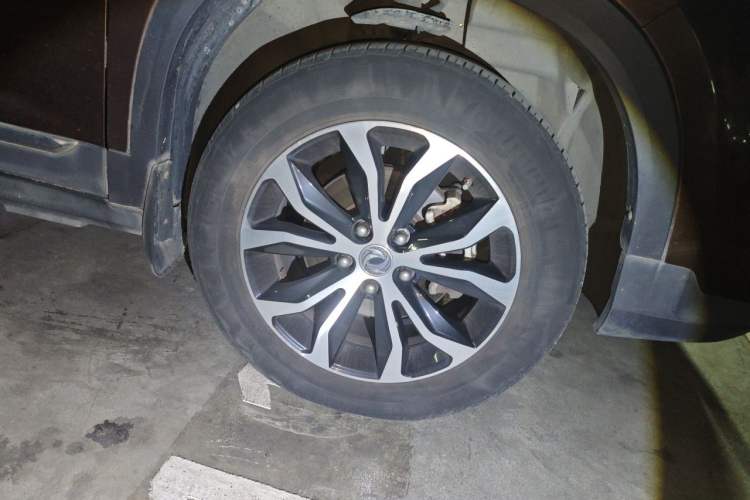 Used FORTHING Joyear X5 2017 1.6L CVT Luxury Model Right Front Wheel Hub