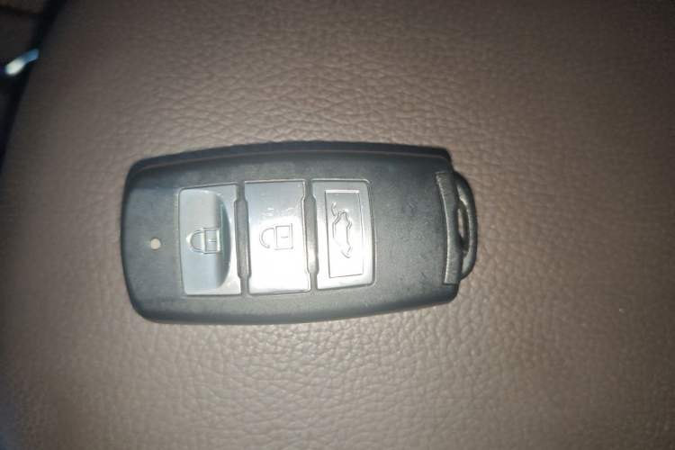 Used FORTHING Joyear X5 2017 1.6L CVT Luxury Model Vehicle Key