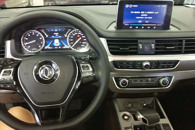 Used FORTHING Joyear X5 2017 Jingxiang Series 1.5T CVT Luxury Model Center Console