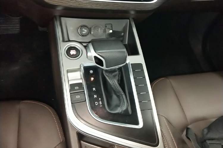 Used FORTHING Joyear X5 2017 Jingxiang Series 1.5T CVT Luxury Model Gear Lever