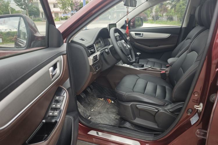 Used FORTHING Joyear X5 2017 2.0L Manual Luxury Version Interior 2