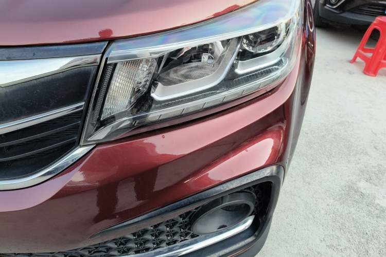 Used FORTHING Joyear X5 2017 Enjoy Series 1.6L CVT Luxury Model Left Front Headlight