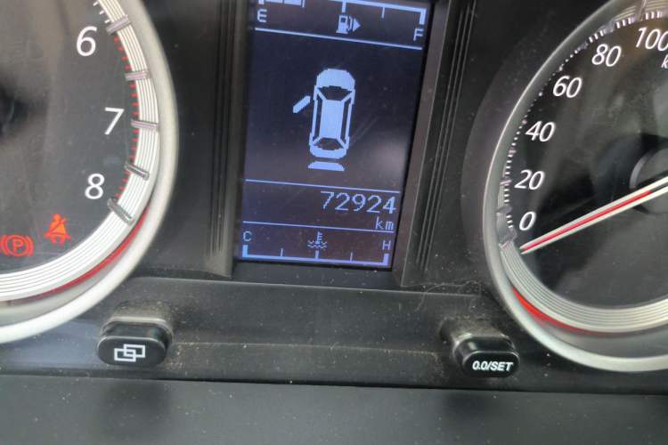 Used FORTHING Joyear X5 2017 1.6L Manual Luxury Model Odometer Close Up