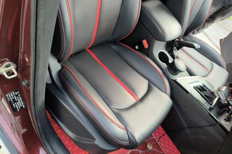 Used FORTHING Joyear X5 2017 Enjoy Series 1.6L CVT Luxury Model Right Front Seat