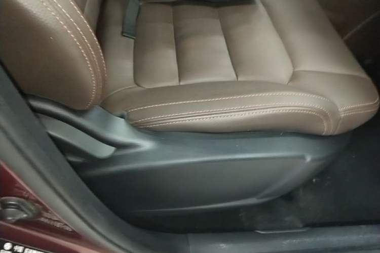 Used FORTHING Joyear X5 2017 Jingxiang Series 1.5T CVT Luxury Model Right Front Seat