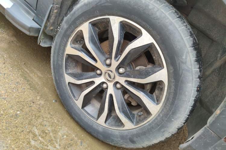 Used FORTHING Joyear X5 2017 1.6L CVT Luxury Model Right Front Wheel Hub