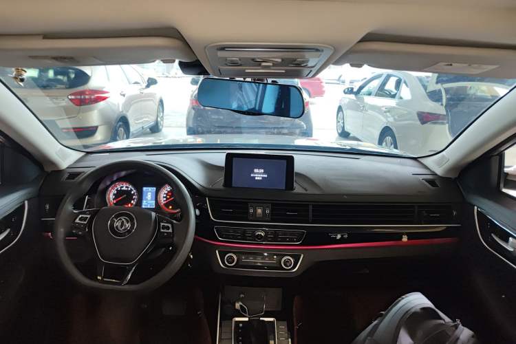 Used FORTHING Joyear X5 2017 Enjoy Series 1.6L CVT Luxury Model Center Console