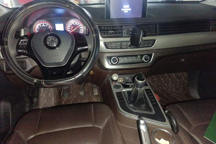 Used FORTHING Joyear X5 2017 1.6L Manual Luxury Model Center Console