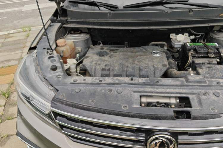 Used FORTHING Joyear X5 2017 Jingxiang Series 1.5T Manual Luxury Model Engine Bay Right