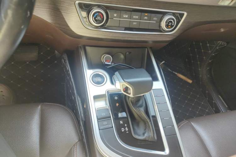 Used FORTHING Joyear X5 2017 Jingxiang Series 1.5T CVT Luxury Model Gear Lever