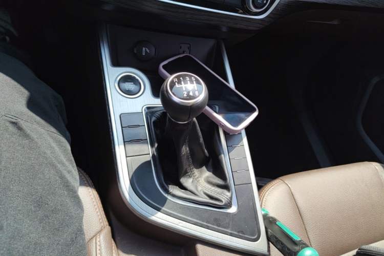 Used FORTHING Joyear X5 2017 Jingxiang Series 1.5T Manual Luxury Model Gear Lever