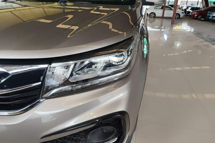 Used FORTHING Joyear X5 2017 Enjoy Series 1.6L CVT Luxury Model Left Front Headlight