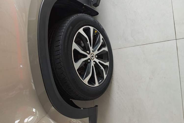 Used FORTHING Joyear X5 2017 1.6L CVT Luxury Model Left Front Wheel Hub