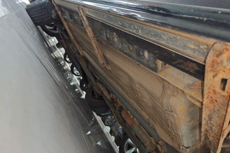 Used FORTHING Joyear X5 2017 1.6L CVT Luxury Model Left Side Sill