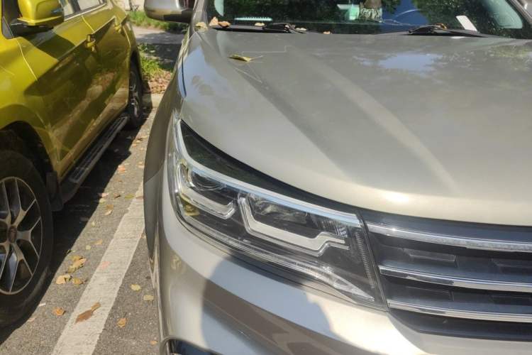 Used FORTHING Joyear X5 2017 Jingxiang Series 1.5T CVT Luxury Model Right Front Headlight