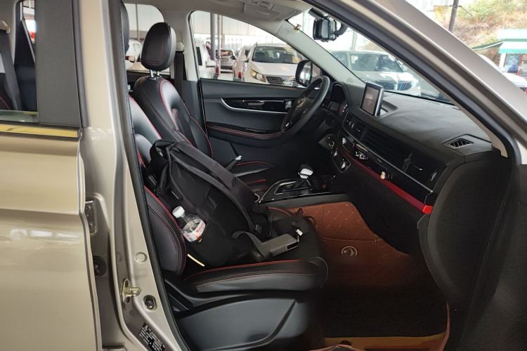 Used FORTHING Joyear X5 2017 Enjoy Series 1.6L CVT Luxury Model Right Front Seat