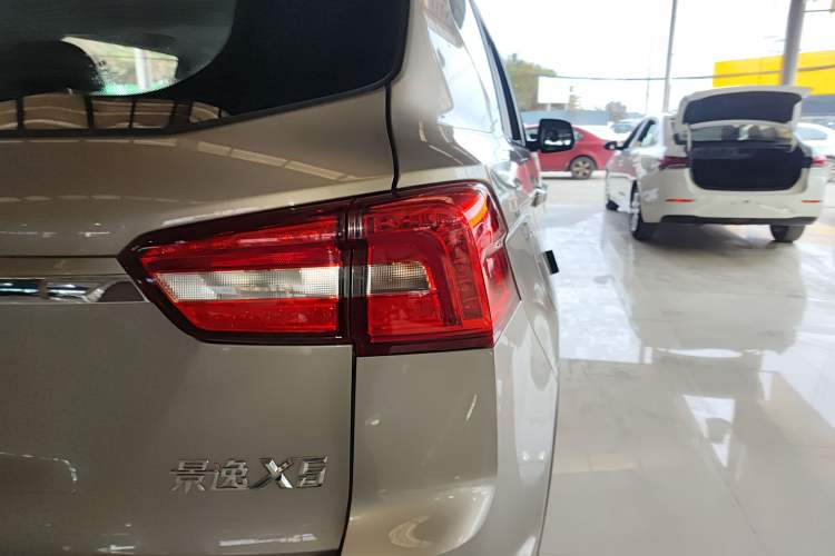 Used FORTHING Joyear X5 2017 Enjoy Series 1.6L CVT Luxury Model Right Rear Taillight