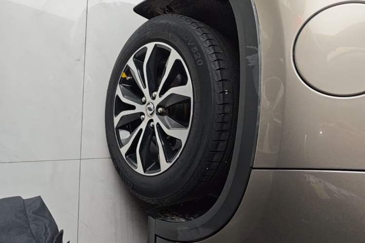 Used FORTHING Joyear X5 2017 1.6L CVT Luxury Model Right Rear Wheel Hub