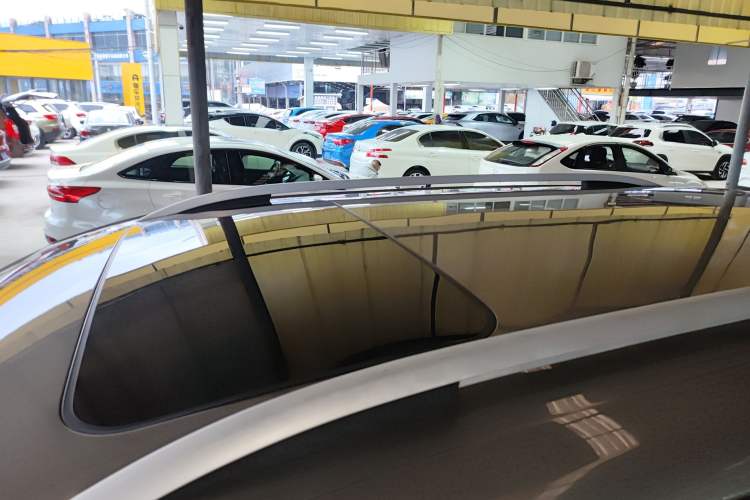 Used FORTHING Joyear X5 2017 Enjoy Series 1.6L CVT Luxury Model Roof