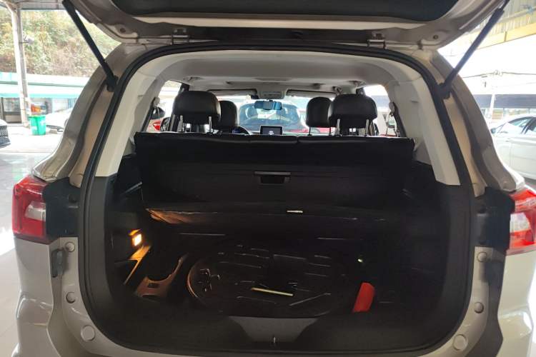 Used FORTHING Joyear X5 2017 Enjoy Series 1.6L CVT Luxury Model Trunk