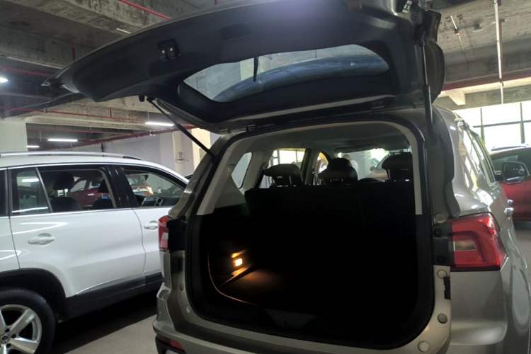 Used FORTHING Joyear X5 2017 1.6L Manual Luxury Model Trunk