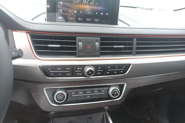 Used FORTHING Joyear X5 2017 1.6L CVT Luxury Model Audio And AC Panel