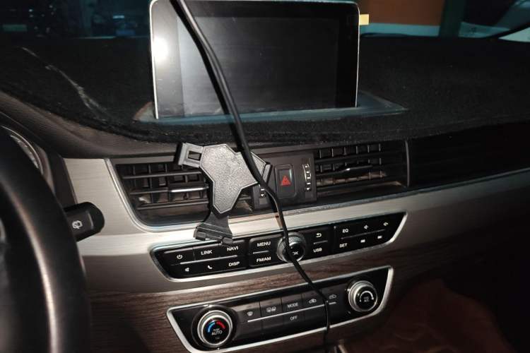Used FORTHING Joyear X5 2017 2.0L Manual Luxury Version Audio And AC Panel