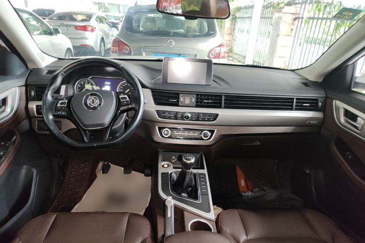 Used FORTHING Joyear X5 2017 Jingxiang Series 1.5T Manual Luxury Model Center Console