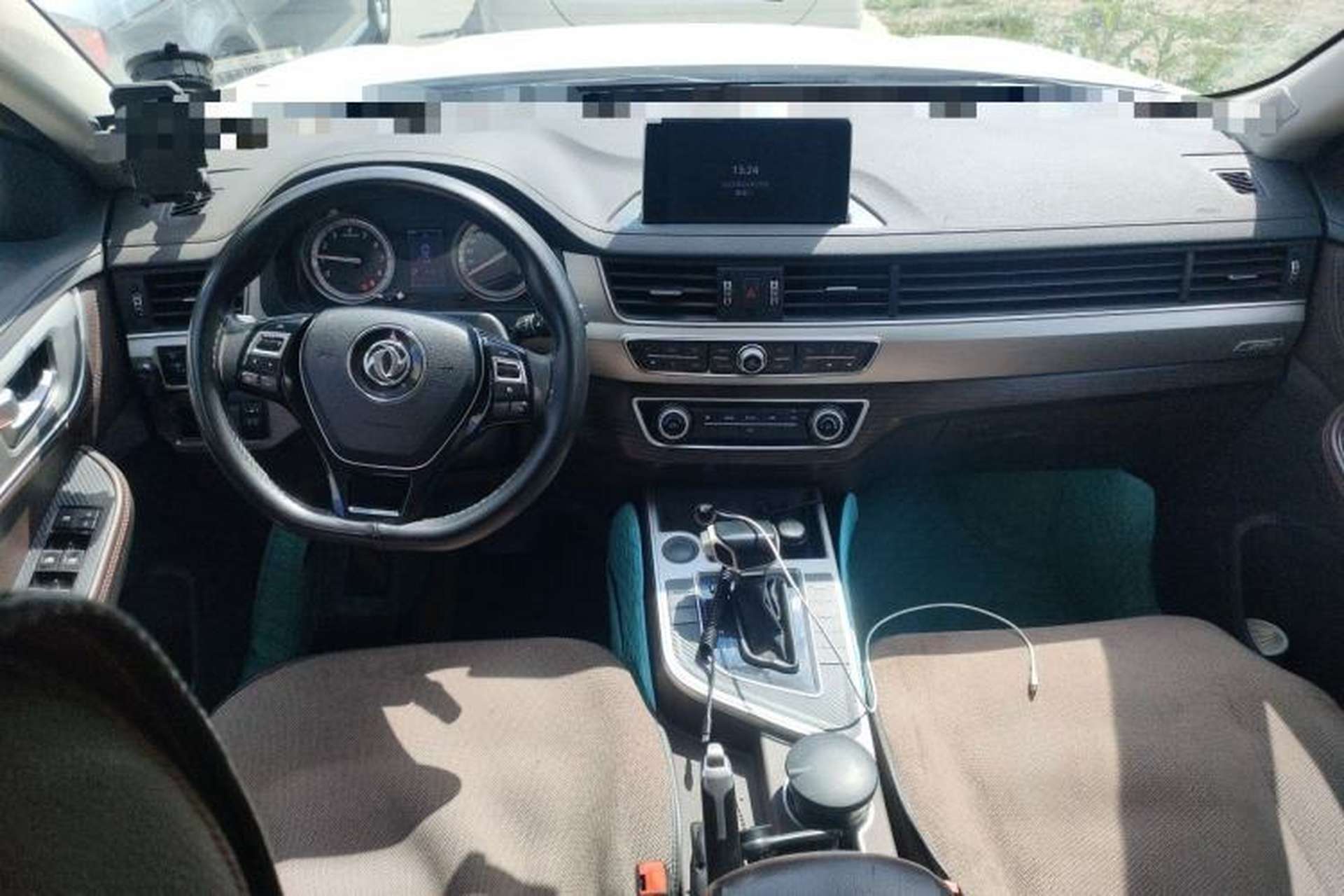 Used FORTHING Joyear X5 2017 1.6L CVT Luxury Model Center Console