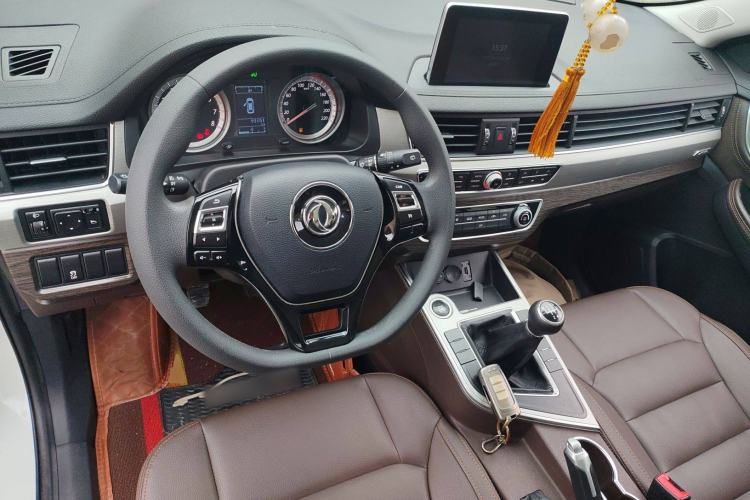 Used FORTHING Joyear X5 2017 Jingxiang Series 1.5T Manual Luxury Model Center Console