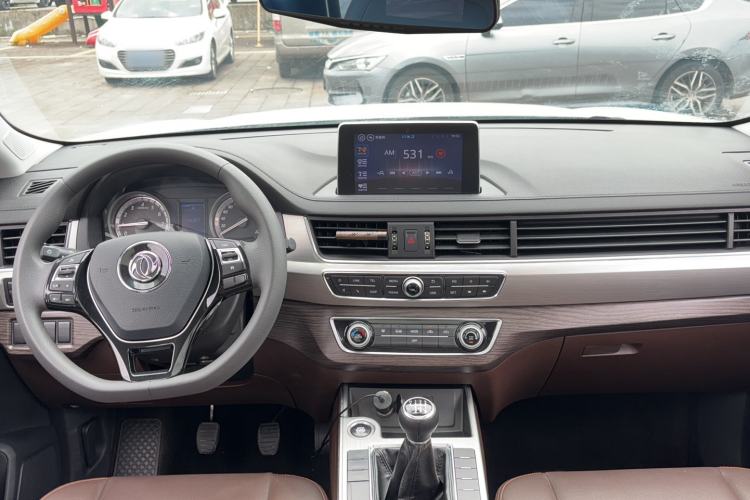 Used FORTHING Joyear X5 2017 Jingxiang Series 1.5T Manual Luxury Model Center Console