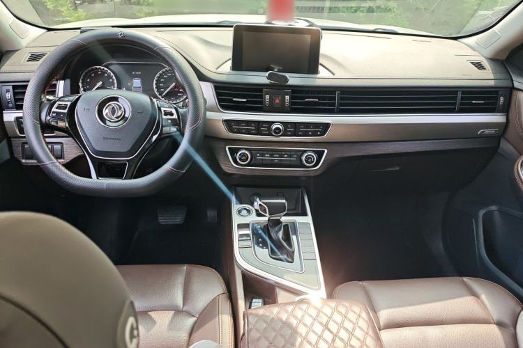 Used FORTHING Joyear X5 2017 Jingxiang Series 1.5T CVT Luxury Model Center Console