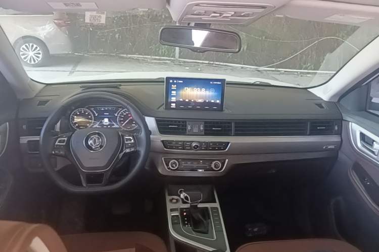 Used FORTHING Joyear X5 2017 Jingxiang Series 1.5T CVT Smart Connectivity Model Center Console