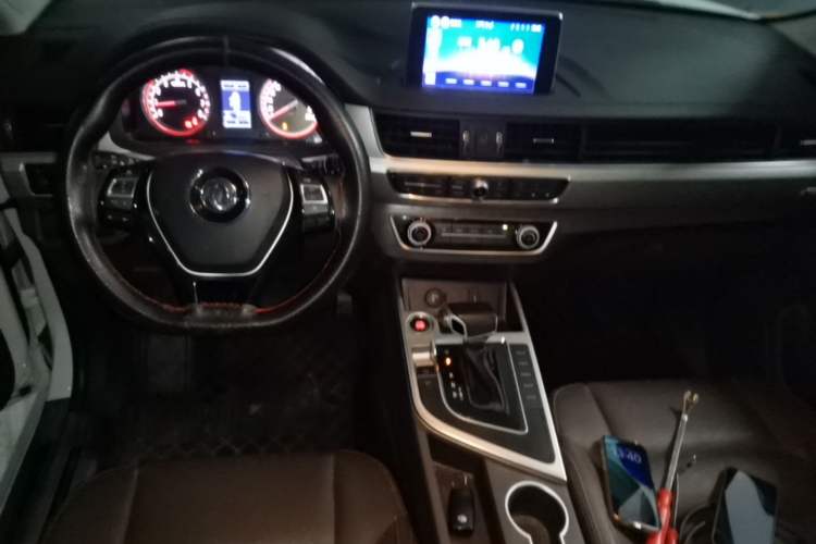 Used FORTHING Joyear X5 2017 Jingxiang Series 1.5T CVT Luxury Model Center Console