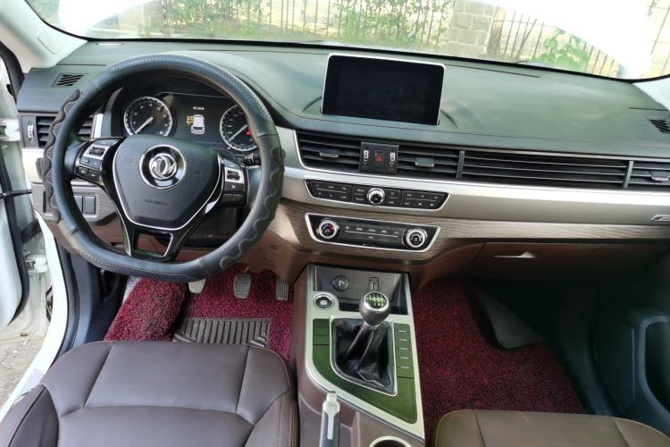 Used FORTHING Joyear X5 2017 Jingxiang Series 1.5T Manual Luxury Model Center Console